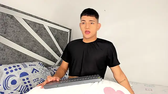 ander deimond  online show from February 25, 2025, 4:21 pm