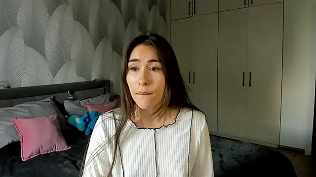 Bambiii bby online show from September 18, 2025, 1:18 am