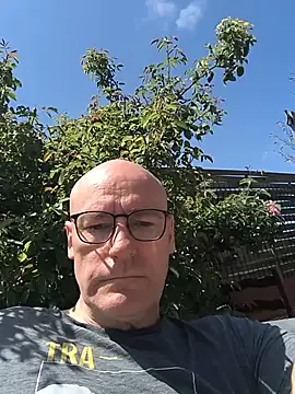 Snapshot of bogland33 chatting on June 7, 2026, 10:52 am bogland33 online show from June 7, 2026, 10:52 am