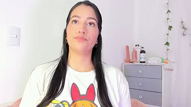 Snapshot of Sara_Kurt chatting on February 4, 2025, 12:55 pm Sara Kurt online show from February 4, 2025, 12:55 pm