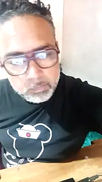 sthefania1710 online show from April 3, 2026, 1:53 pm