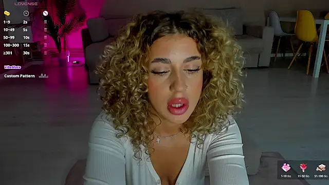 CurlyAnt0 online show from November 28, 2025, 8:17 am