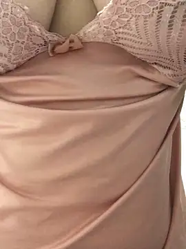 Snapshot of ahross chatting on November 5, 2025, 9:31 am ahross online show from November 5, 2025, 9:31 am