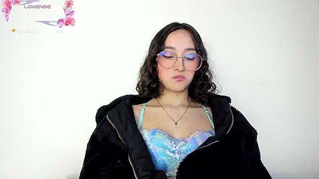 its  angelica  online show from January 5, 2025, 9:14 pm