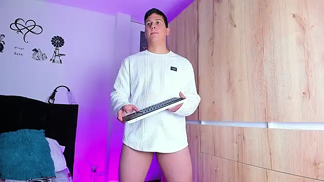 ANDREZALVAREZ online show from December 3, 2024, 6:15 am