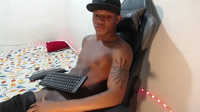 Snapshot of Alid_17 chatting on December 11, 2024, 12:44 am Alid 17 online show from December 11, 2024, 12:44 am