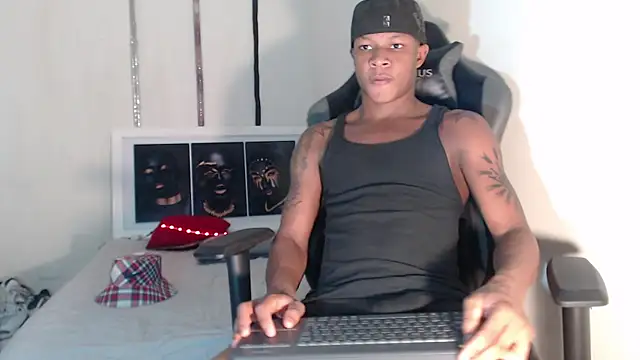 Snapshot of Alid_17 chatting on December 13, 2024, 11:06 pm Alid 17 online show from December 13, 2024, 11:06 pm