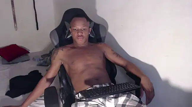 Snapshot of Alid_17 chatting on December 14, 2024, 4:20 pm Alid 17 online show from December 14, 2024, 4:20 pm