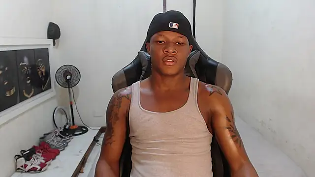 Snapshot of Alid_17 chatting on December 19, 2024, 8:13 pm Alid 17 online show from December 19, 2024, 8:13 pm