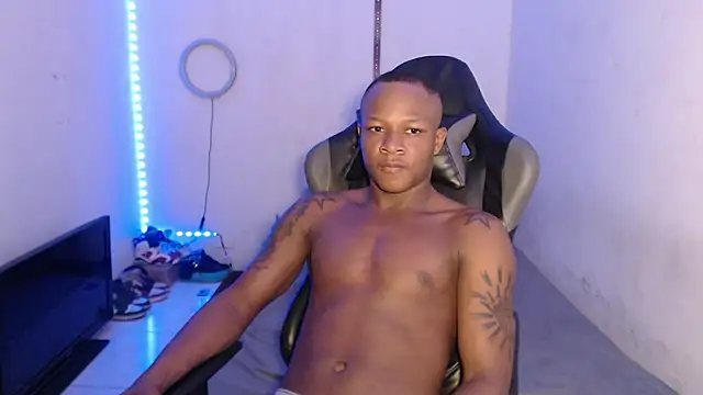 Snapshot of Alid_17 chatting on January 13, 2025, 5:55 pm Alid 17 online show from January 13, 2025, 5:55 pm