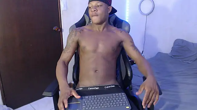 Snapshot of Alid_17 chatting on January 15, 2025, 7:12 pm Alid 17 online show from January 15, 2025, 7:12 pm