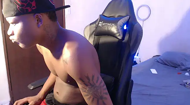 Snapshot of Alid_17 chatting on January 19, 2025, 2:36 am Alid 17 online show from January 19, 2025, 2:36 am