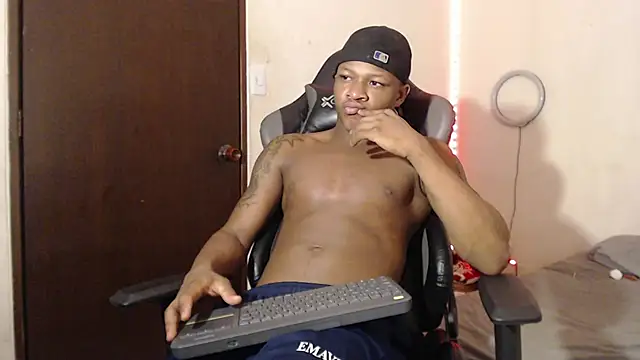 Snapshot of Alid_17 chatting on January 20, 2025, 10:37 pm Alid 17 online show from January 20, 2025, 10:37 pm