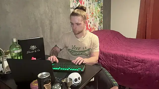 Snapshot of DaddydayDrinkzz chatting on March 18, 2025, 5:20 am DaddydayDrinkzz online show from March 18, 2025, 5:20 am