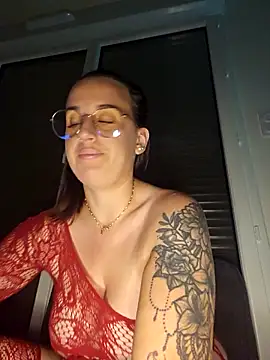 lindsay 33off online show from October 12, 2025, 9:47 pm