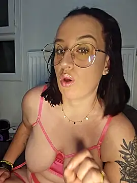 Snapshot of lindsay_33off chatting on February 15, 2026, 6:04 pm lindsay 33off online show from February 15, 2026, 6:04 pm