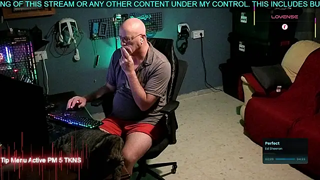 Snapshot of Pilot_Dave_69 chatting on November 8, 2025, 5:40 am Pilot Dave 69 online show from November 8, 2025, 5:40 am