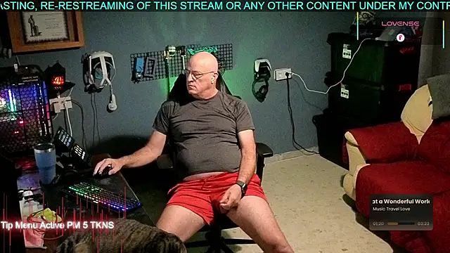 Snapshot of Pilot_Dave_69 chatting on November 10, 2025, 5:06 am Pilot Dave 69 online show from November 10, 2025, 5:06 am