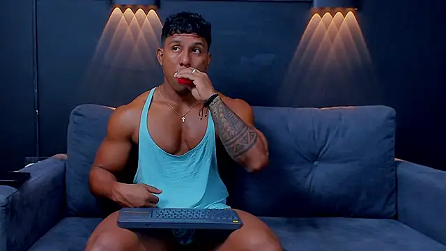 Snapshot of CallumMuscle chatting on February 10, 2025, 4:30 am CallumMuscle online show from February 10, 2025, 4:30 am