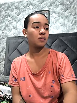 evafoxs online show from September 30, 2025, 2:11 pm