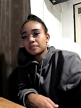 evafoxs online show from October 24, 2025, 5:59 am