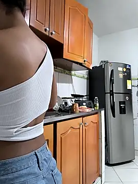 evafoxs online show from October 29, 2025, 12:57 am