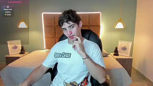 AlejooTwink online show from November 18, 2025, 4:55 pm