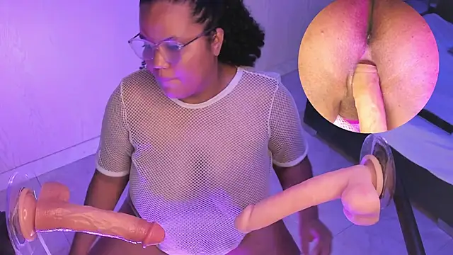 Snapshot of MhiaRey chatting on September 12, 2025, 1:22 pm MhiaRey online show from September 12, 2025, 1:22 pm