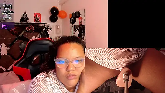 Snapshot of MhiaRey chatting on October 26, 2025, 12:44 pm MhiaRey online show from October 26, 2025, 12:44 pm