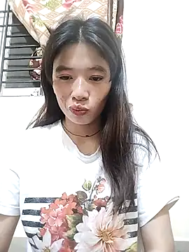 Cool  girl online show from March 13, 2025, 6:12 pm