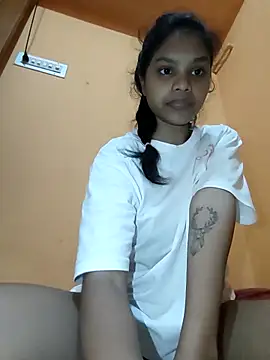 Cool  girl online show from November 1, 2025, 7:49 pm