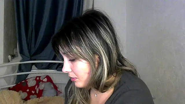 Snapshot of Iskor_ka chatting on November 12, 2025, 10:09 pm Iskor ka online show from November 12, 2025, 10:09 pm