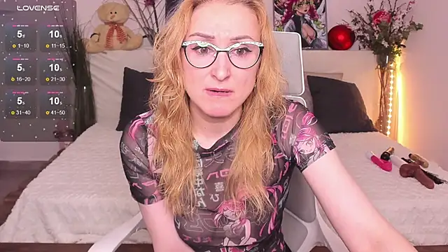 Snapshot of MadissonKiss chatting on October 15, 2025, 2:11 am MadissonKiss online show from October 15, 2025, 2:11 am