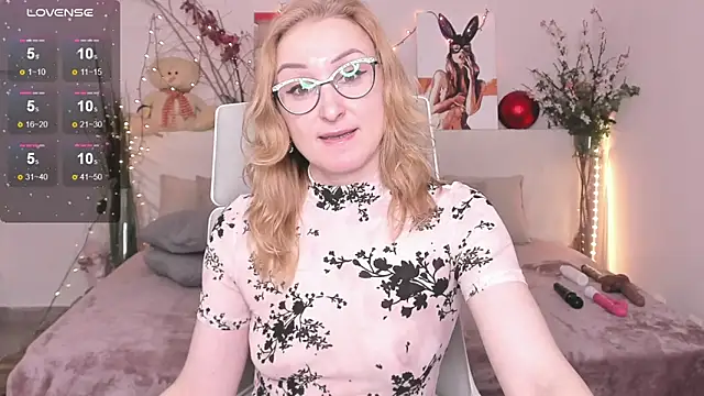 Snapshot of MadissonKiss chatting on December 2, 2025, 2:39 am MadissonKiss online show from December 2, 2025, 2:39 am