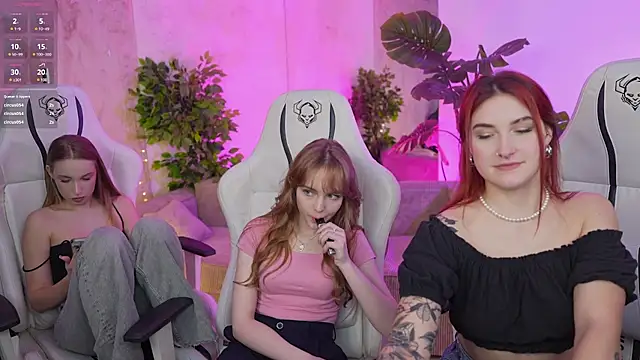 Magnetic Mia  online show from February 7, 2025, 4:03 pm