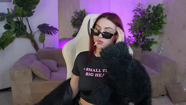 Magnetic Mia  online show from March 9, 2025, 9:13 am