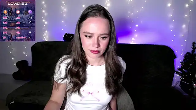 Emillias online show from December 18, 2024, 9:51 pm