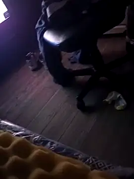 SLOWSTRO online show from November 3, 2025, 6:03 am