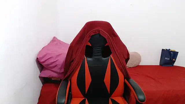 madelyn30 online show from November 24, 2025, 8:30 pm