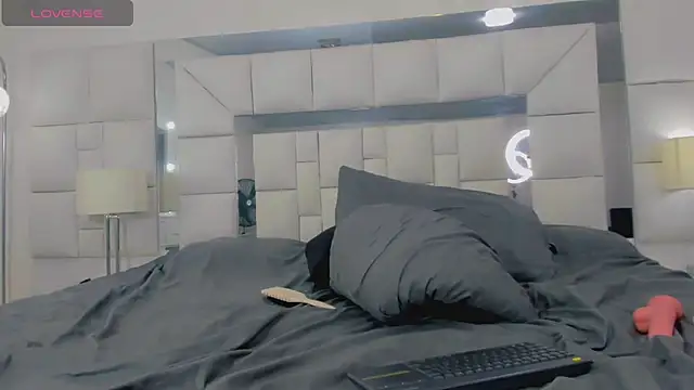 Hellen moons   online show from January 10, 2025, 9:23 am