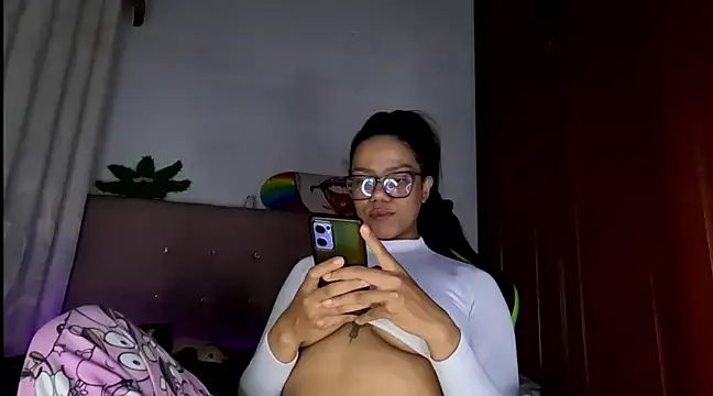 Snapshot of Ale_xandra chatting on February 4, 2025, 1:45 am Ale xandra online show from February 4, 2025, 1:45 am