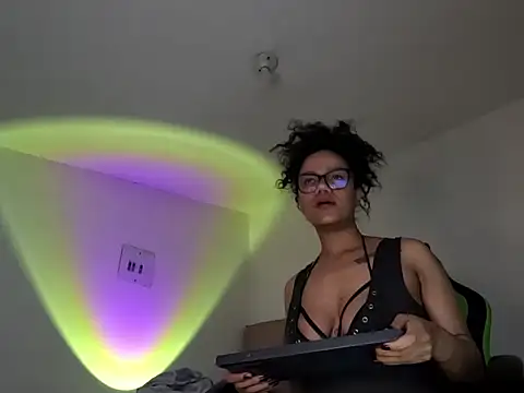 Snapshot of Ale_xandra chatting on October 21, 2025, 2:45 am Ale xandra online show from October 21, 2025, 2:45 am