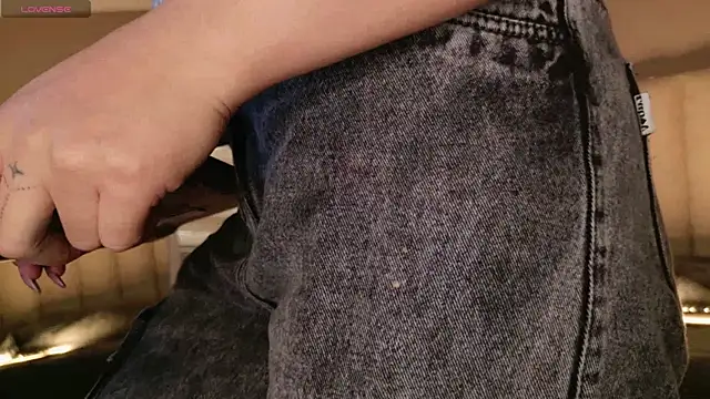 Snapshot of Megan_mooree_ chatting on October 13, 2025, 12:16 pm Megan mooree online show from October 13, 2025, 12:16 pm