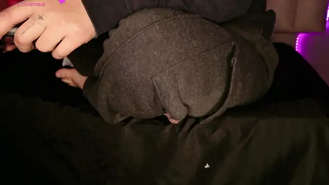 Snapshot of Megan_mooree_ chatting on November 6, 2025, 1:01 pm Megan mooree online show from November 6, 2025, 1:01 pm