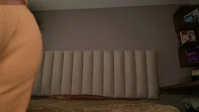 Megan mooree  online show from November 27, 2025, 12:07 pm