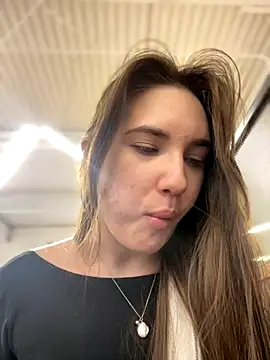 Holly Molii online show from December 5, 2024, 8:11 am