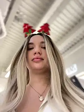 Holly Molii online show from December 29, 2024, 8:33 am