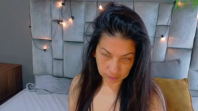 JaylaScott   online show from April 10, 2026, 11:48 am