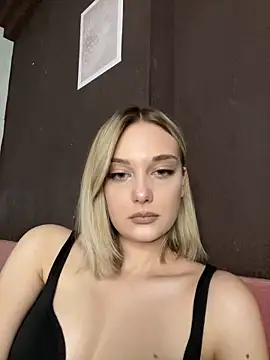 Snapshot of Alisa_Rise chatting on March 8, 2025, 12:11 am Alisa Rise online show from March 8, 2025, 12:11 am