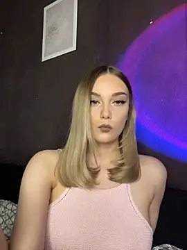 Alisa Rise online show from April 12, 2026, 5:29 pm